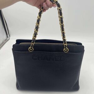 Chanel Tote caviar leather, great condition. Used.